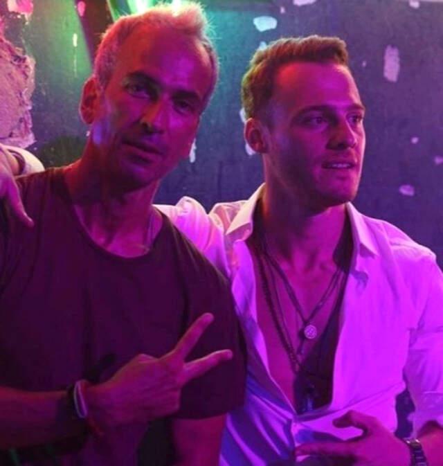 Serenay Sarıkaya ve Elçin Sangu, 'Yaşamayanlar'ın Galasına Şıklığıyla Damga Vurdu