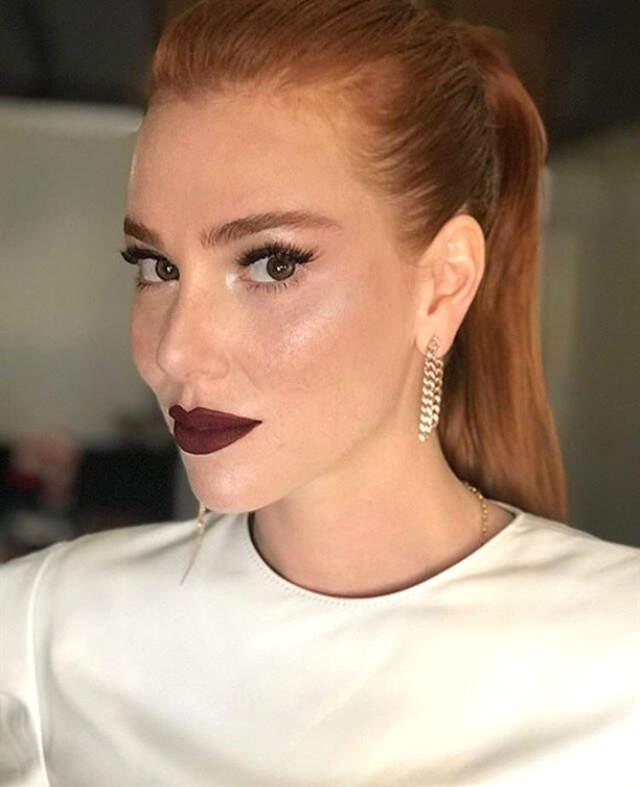 Serenay Sarıkaya ve Elçin Sangu, 'Yaşamayanlar'ın Galasına Şıklığıyla Damga Vurdu
