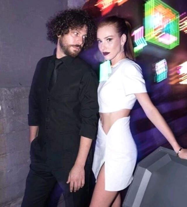 Serenay Sarıkaya ve Elçin Sangu, 'Yaşamayanlar'ın Galasına Şıklığıyla Damga Vurdu