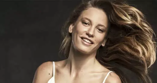 Ünlü Oyuncu Serenay Sarıkaya, Kerem Bursin'i Yalnız Bırakmadı Ünlü Oyuncu Serenay Sarıkaya, Kerem Bursin'i Yalnız Bırakmadı