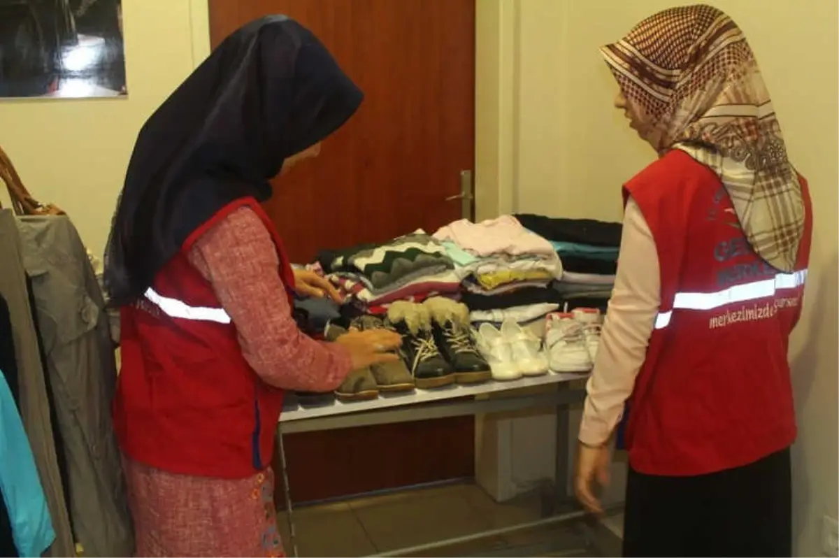 Elbistan Gençlik Merkezi'nden 'Askıda Kıyafet' Kampanyası