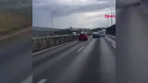 İstanbul Trafikte Terör Estirdi; Gözaltına Alınınca Polise Direndi İstanbul Trafikte Terör Estirdi; Gözaltına Alınınca Polise Direndi