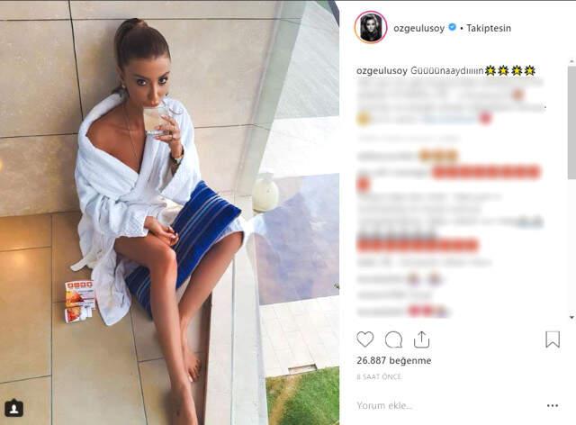 Ünlü Manken Özge Ulusoy, Bornozlu Paylaşımıyla Takipçilerini Heyecanlandırdı