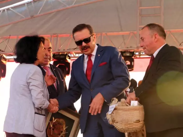 Bursa'da Uluslararası Zeytin Festivali Coşkusu Bursa'da Uluslararası Zeytin Festivali Coşkusu