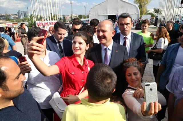 Diyarbakır Tanıtım Günleri'ni Ziyaret Eden Süleyman Soylu Türkü Söyledi, Vatandaşlar Zılgıtlarla Eşlik Etti