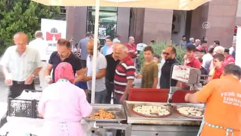 Kanuni Sultan Süleyman İçin Lokma Dağıtıldı Kanuni Sultan Süleyman İçin Lokma Dağıtıldı