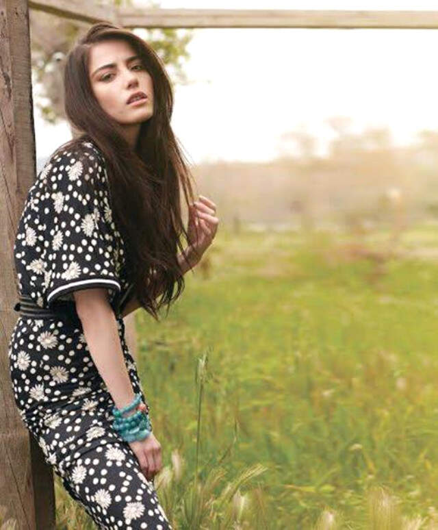 Özge Gürel, Yeni İmajıyla Takipçilerini Kendine Hayran Bıraktı
