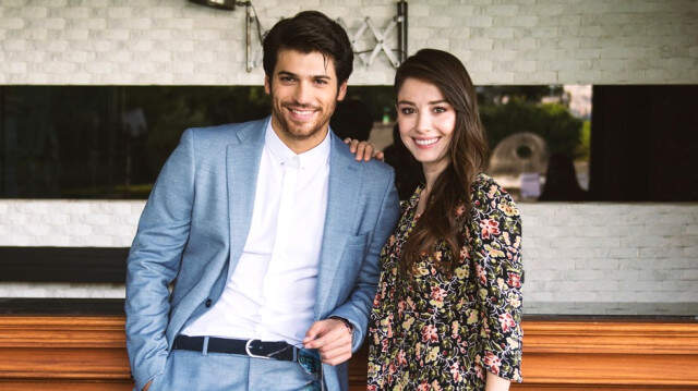 Özge Gürel, Yeni İmajıyla Takipçilerini Kendine Hayran Bıraktı