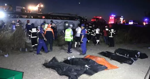 Aksaray'da OtobÃ¼s Åarampole Devrildi: 6 ÃlÃ¼, 44 YaralÄ±