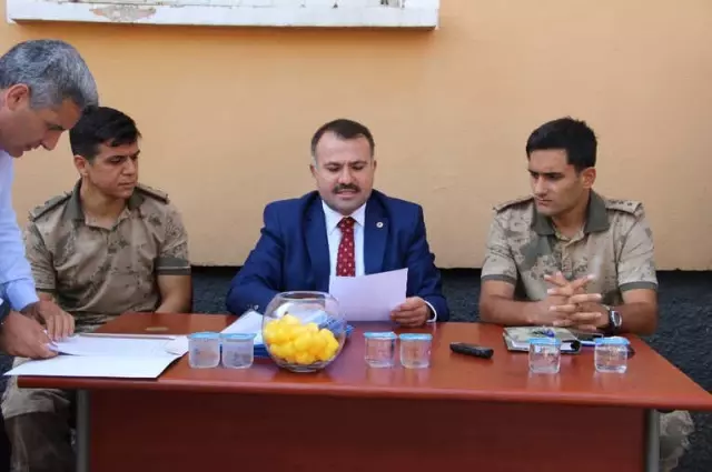 Bingöl'de, İşten Çıkarılan Güvenlikçilerden 18'i Korucu Oldu Bingöl'de, İşten Çıkarılan Güvenlikçilerden 18'i Korucu Oldu