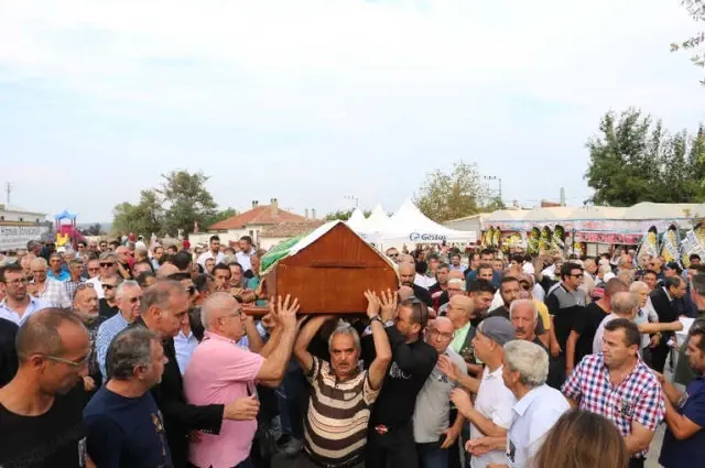 İsmet Badem Son Yolculuğuna Uğurlandı İsmet Badem Son Yolculuğuna Uğurlandı