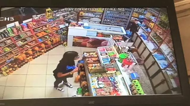 Küçük Kız Market Sahibi Yokken Şeker Aldı, Parasını Kameraya Gösterip Bıraktı