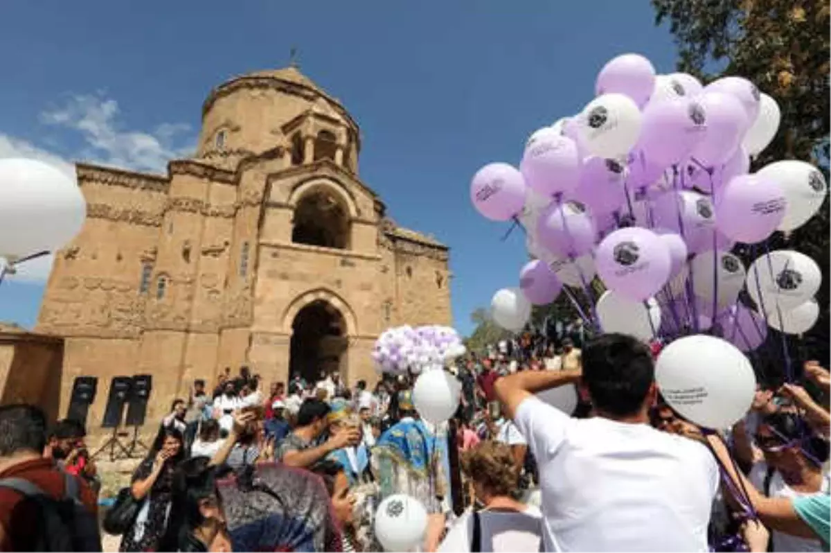 Akdamar Kilisesi'nde 3 Yıl Aradan Sonra Ayin