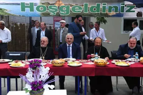 Akdamar Kilisesi'nde 3 Yıl Aradan Sonra Ayin (3) Akdamar Kilisesi'nde 3 Yıl Aradan Sonra Ayin (3)