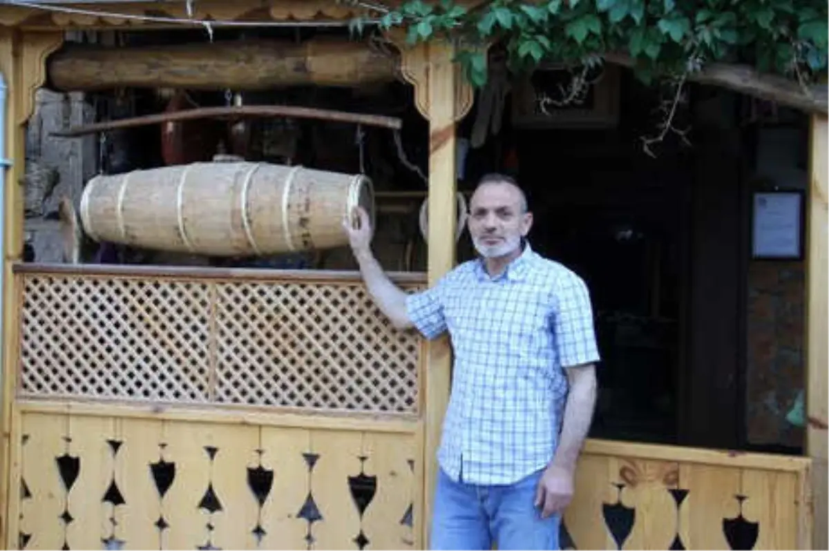 Evini Eski Eşyalarla Müzeye Dönüştürdü