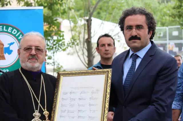 Gevaş Belediyesinden 2 Bin Kişilik 'Kardeşlik Sofrası' Gevaş Belediyesinden 2 Bin Kişilik 'Kardeşlik Sofrası'