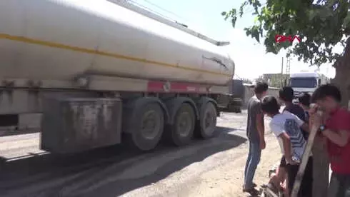 Sirnak Silopi De Mahalle Sakinlerinden Sokagi Kullanan Buyuk Araclara Tepki Video