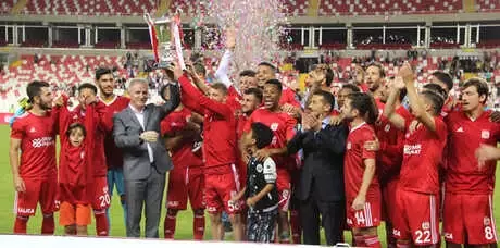 Cumhuriyet Kupasını Bursaspor'u Penaltılarla Geçen Demir Grup Sivasspor Kazandı