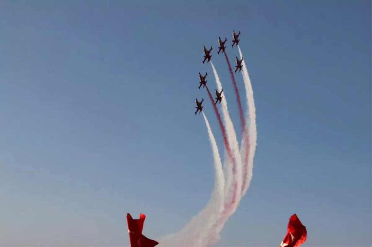 Solo Turk Ve Turk Yildizlari Gogus Kabartti Izmir