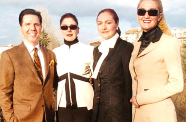 5 Çocuğu ve 1 Torunu Adnan Oktar Operasyonu'nda Tutuklanan Anne, Kızlarını 12 Yıl Sonra Gördü