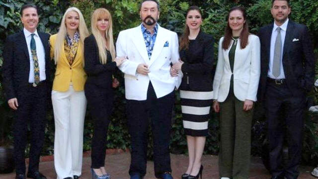 5 Çocuğu ve 1 Torunu Adnan Oktar Operasyonu'nda Tutuklanan Anne, Kızlarını 12 Yıl Sonra Gördü
