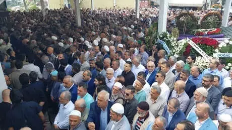 Başkan Çelikbilek'in Annesi Safiye Çelikbilek Dualarla Uğurlandı