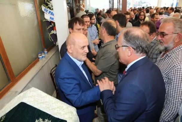 Başkan Çelikbilek'in Annesi Safiye Çelikbilek Dualarla Uğurlandı