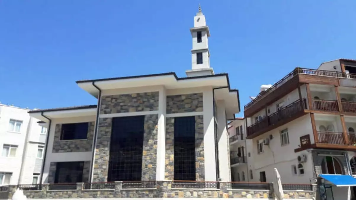 Datça'da 'Kilise Görünümlü Cami' Tartışması