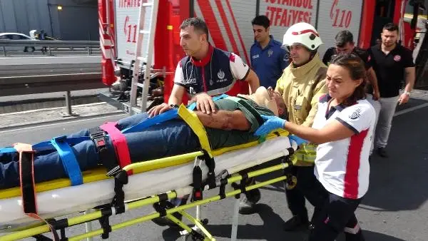 Ek Bilgi ve Fotoğraflarla) Zeytinburnu�nda Hafriyat Kamyonu Devrildi
