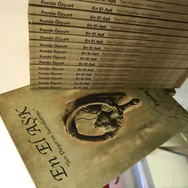 En El Aşk Dünya'nın İlk İnteraktif Şiir Kitabı Çıktı