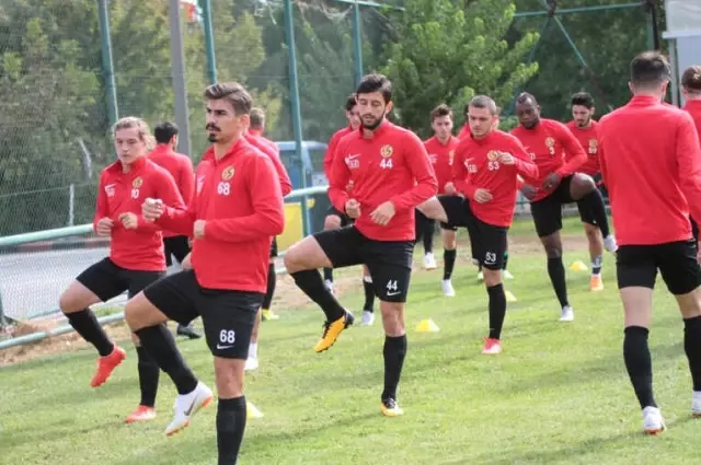 Eskişehirspor İznin Ardından Topbaşı Yaptı Eskişehirspor İznin Ardından Topbaşı Yaptı