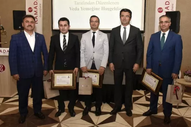 Gümüşhane'de Tayini Çıkan Kaymakamlara Veda Yemeği Gümüşhane'de Tayini Çıkan Kaymakamlara Veda Yemeği
