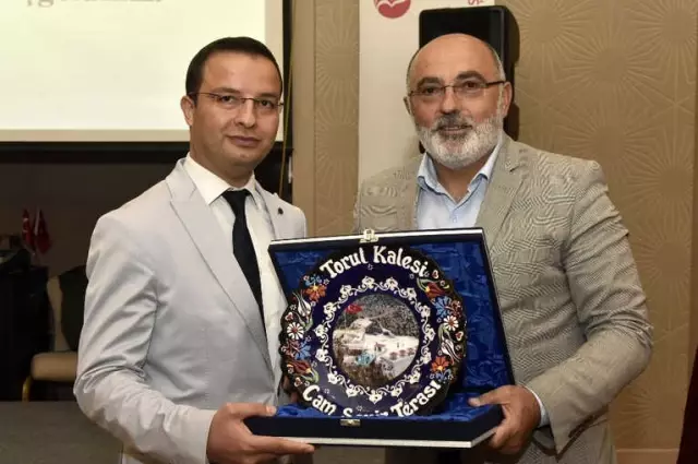 Gümüşhane'de Tayini Çıkan Kaymakamlara Veda Yemeği Gümüşhane'de Tayini Çıkan Kaymakamlara Veda Yemeği