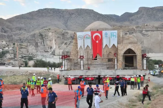 Hasankeyf'te İmam Abdullah Zaviyesi Taşınmaya Başlandı