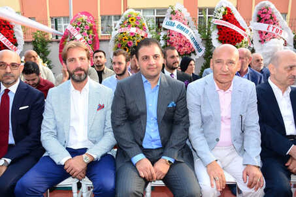 İş, Sanat Ve Siyaset Dünyasını Buluşturan Açılış