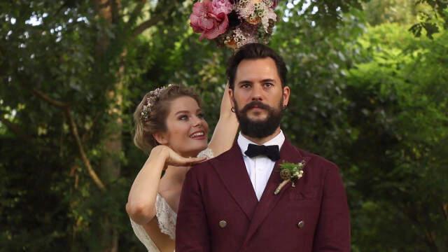 Makyajsız Fotoğraflarıyla Sosyal Medyaya Damgasını Vuran Burcu Biricik Kimdir?