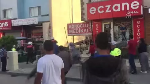 Polis ile Şüpheli Yakınları Arasında Arbede Polis ile Şüpheli Yakınları Arasında Arbede