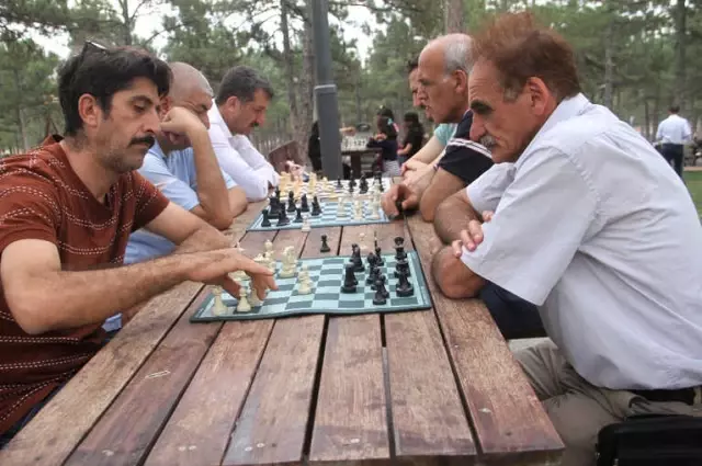 Satranç Sokakta Satranç Sokakta