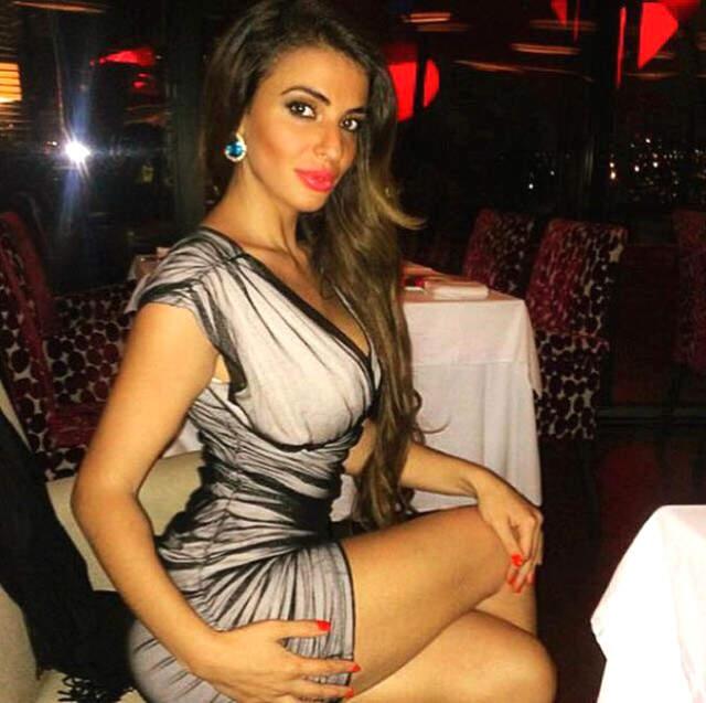 Ünlü Oyuncu İlker İnanoğlu, Playboy Güzeli Elif Çelik İle Görüntülendi