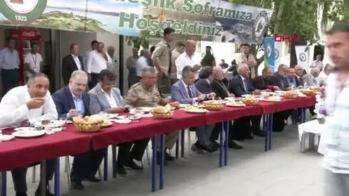 Van Akdamar Kilisesi'nde 3 Yıl Aradan Sonra Ayin Van Akdamar Kilisesi'nde 3 Yıl Aradan Sonra Ayin