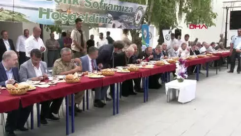 Van Akdamar Kilisesi'nde 3 Yıl Aradan Sonra Ayin Van Akdamar Kilisesi'nde 3 Yıl Aradan Sonra Ayin