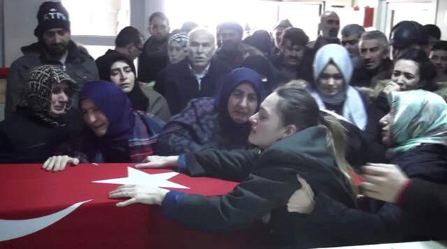 Afrin Şehidin Eşi, Düğün Fotoğraflarının Aynısını Tekrardan Tek Başına Çektirdi
