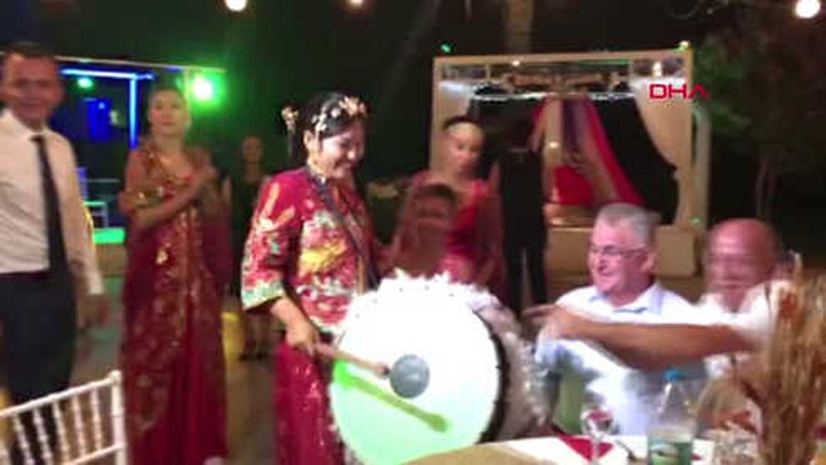 Antalya Çinli Gelin Dilara, Davul Çaldı, Harmandalı Oynadı-2