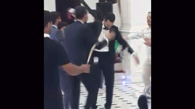 Genç Doktorlar Ömer Toprak ile Nihal Demirci'nin Düğün Töreninde Dolarlar Havada Uçuştu