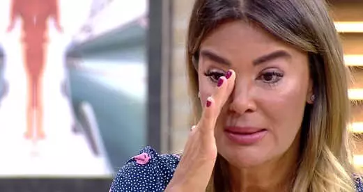 Özlem Yıldız, Demet Akalın'ın Haciz İşlemi Sırasında Yaşadıklarını Ağlayarak Anlattı Özlem Yıldız, Demet Akalın'ın Haciz İşlemi Sırasında Yaşadıklarını Ağlayarak Anlattı