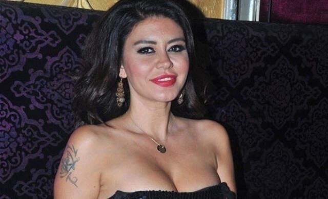 Ünlü Şarkıcı Ebru Polat, Yaz Mevsimine Bikinili Fotoğrafıyla Veda Etti