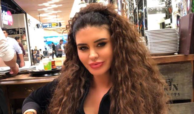 Ünlü Şarkıcı Ebru Polat, Yaz Mevsimine Bikinili Fotoğrafıyla Veda Etti