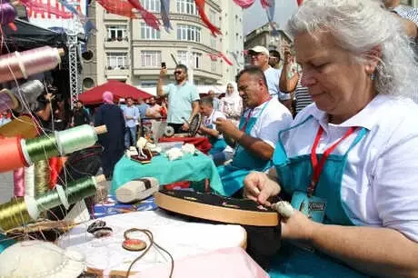 Unutulmaya Yüz Tutmuş Sanatlar Taksim'de Görücüye Çıktı