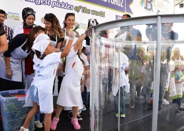 Dünyanın En Büyük Turşusu, Ankara'da Kuruldu Dünyanın En Büyük Turşusu, Ankara'da Kuruldu