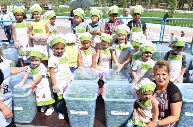 Dünyanın En Büyük Turşusu, Ankara'da Kuruldu Dünyanın En Büyük Turşusu, Ankara'da Kuruldu